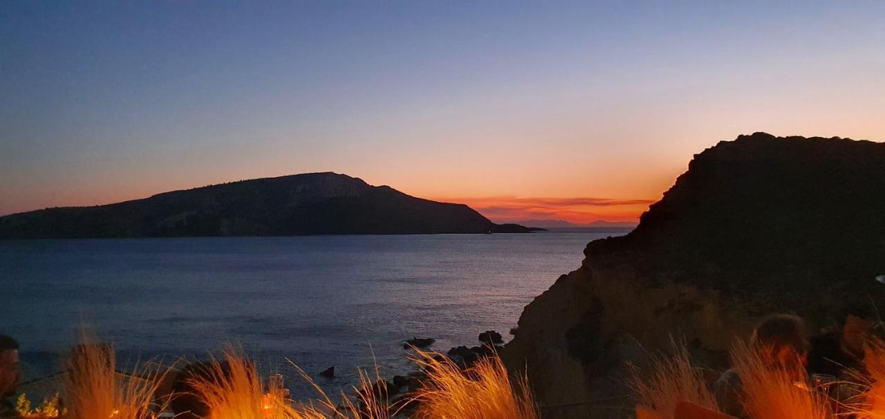 Sea & Mountain Apartment Close To Port And City Lávrion Exteriör bild