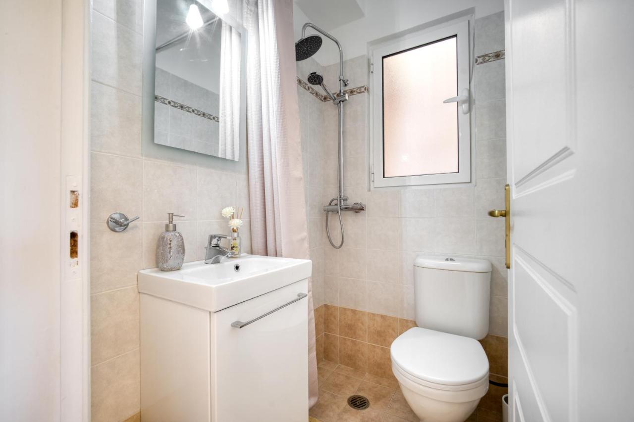 Sea & Mountain Apartment Close To Port And City Lávrion Exteriör bild