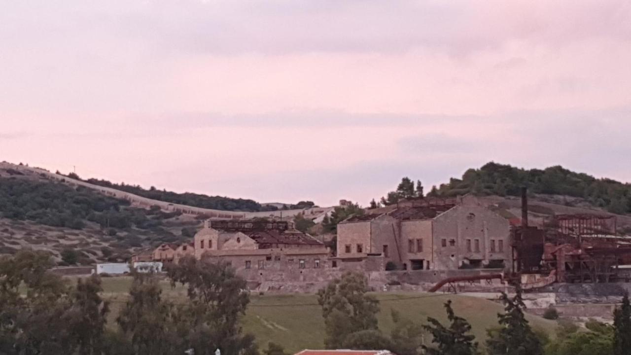 Sea & Mountain Apartment Close To Port And City Lávrion Exteriör bild