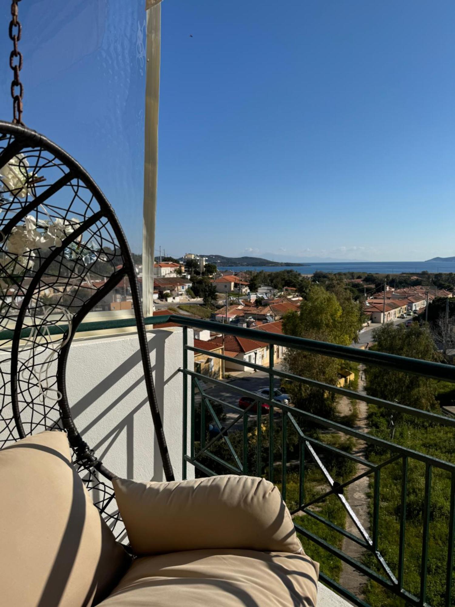 Sea & Mountain Apartment Close To Port And City Lávrion Exteriör bild