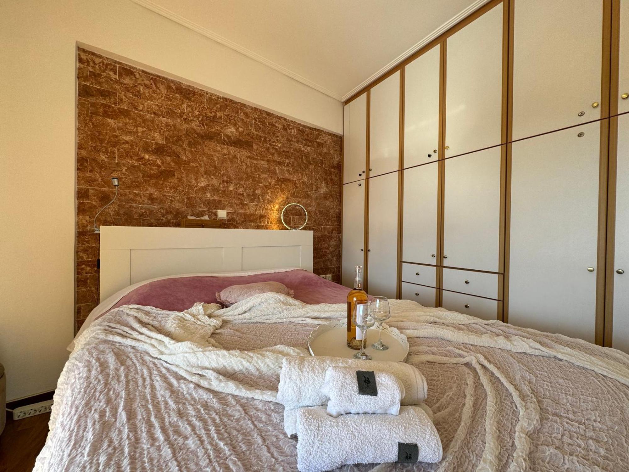 Sea & Mountain Apartment Close To Port And City Lávrion Exteriör bild