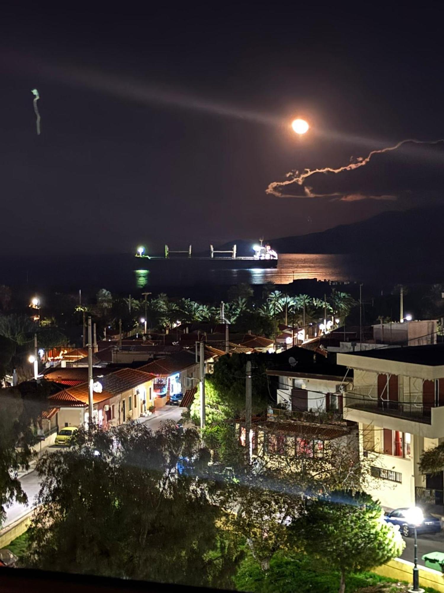 Sea & Mountain Apartment Close To Port And City Lávrion Exteriör bild