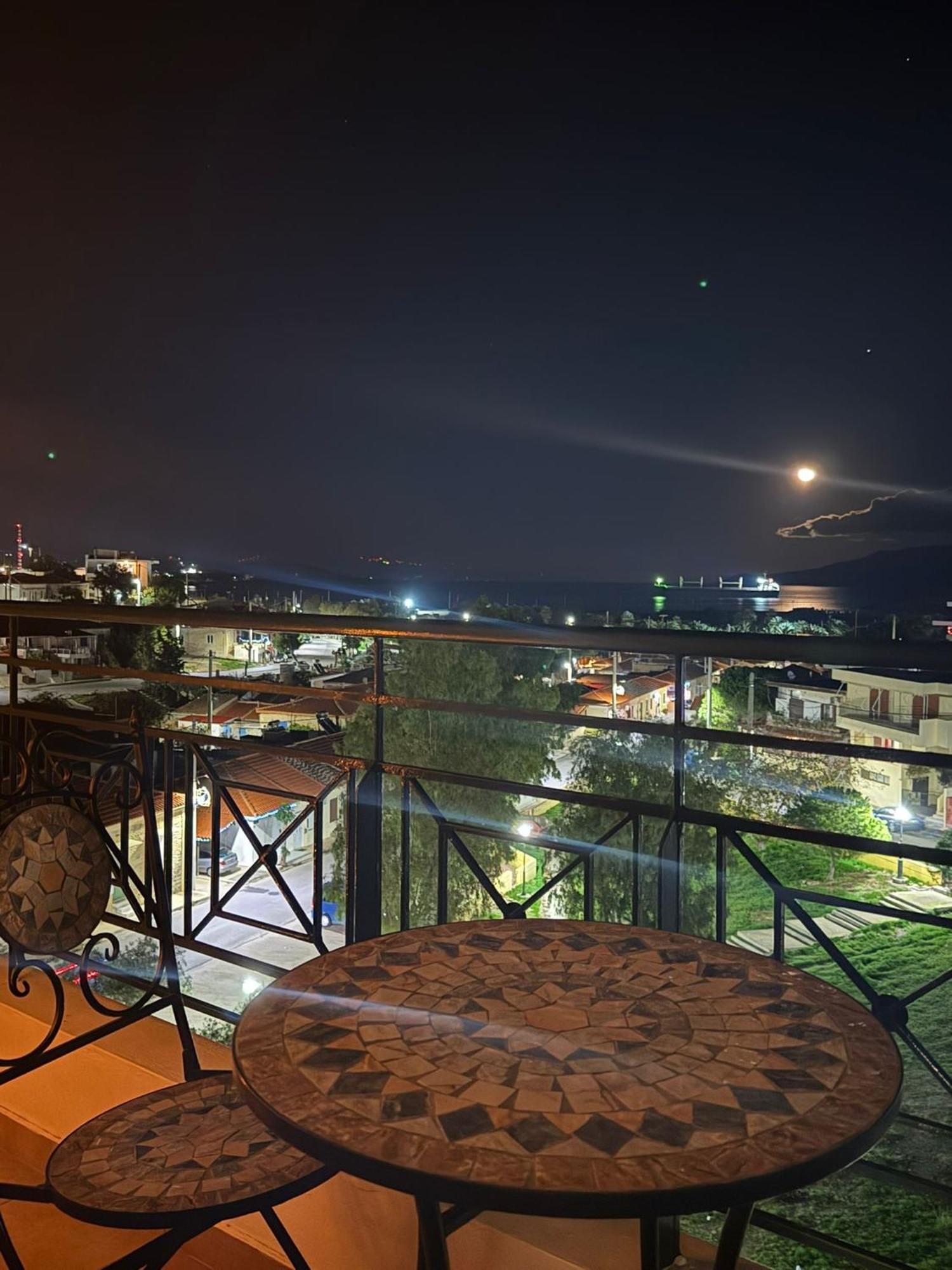 Sea & Mountain Apartment Close To Port And City Lávrion Exteriör bild